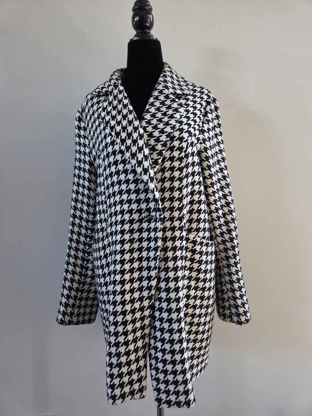 Houndstooth Coat - Black & Cream White